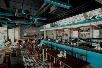 Café temático para visitantes.